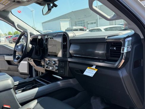 New 2026 Ford F350 4x4 Crew Cab DRW Super Duty image 18