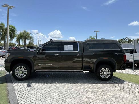 Used 2023 GMC Sierra 2500 Denali w/ Denali Ultimate Package AWD/4WD image 3