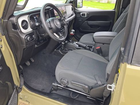 Used 2025 Jeep Wrangler Sport AWD/4WD image 17