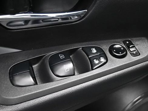Used 2024 Nissan Kicks SR w/ SR Premium Package FWD image 29