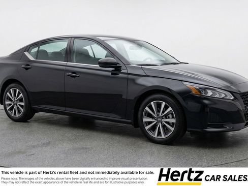 Used 2025 Nissan Altima 2.5 SV FWD image 1