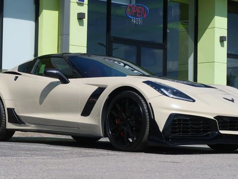Used 2019 Chevrolet Corvette Grand Sport RWD image 5