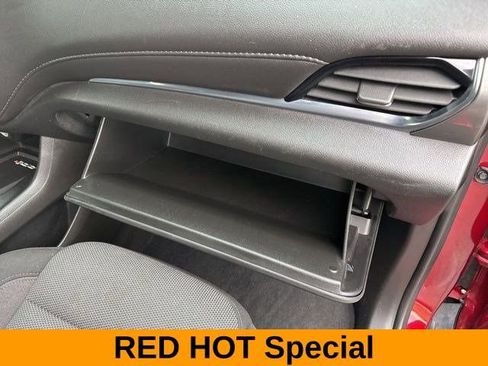 Used 2023 Chevrolet Traverse LT AWD/4WD image 43