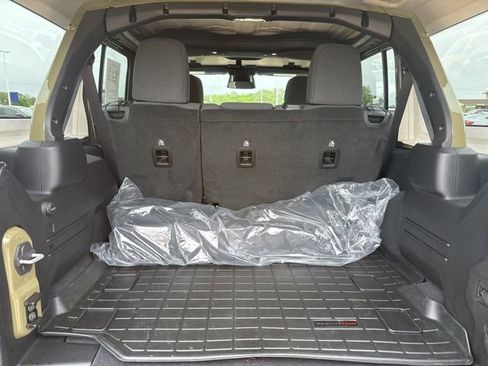 Used 2025 Jeep Wrangler Unlimited Rubicon w/ Convenience Group AWD/4WD image 19