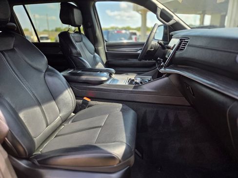 Used 2024 Jeep Wagoneer Series II w/ Flexible Seating Group RWD image 11