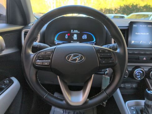 Certified 2023 Hyundai Venue SEL image 15