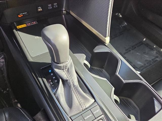 Certified 2025 Toyota Camry SE FWD image 11
