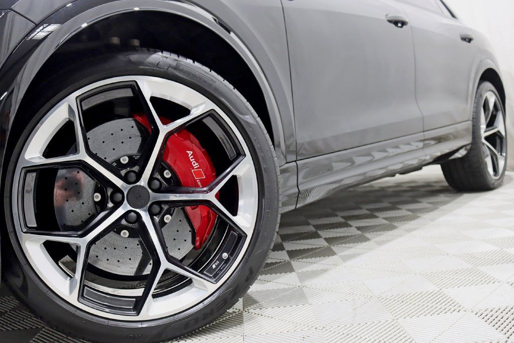Used 2026 Audi RS Q8 performance AWD/4WD image 4