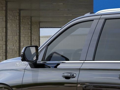 New 2026 Chevrolet Suburban High Country AWD/4WD image 12
