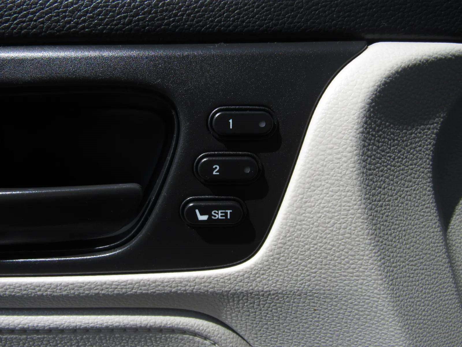 Used 2025 Honda Odyssey EX-L image 25
