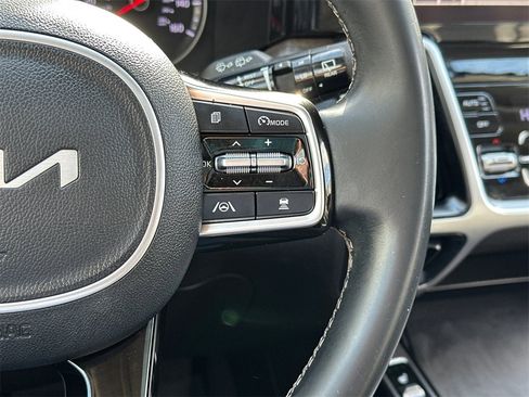 Used 2022 Kia Sorento EX w/ Panoramic Sunroof Package image 25