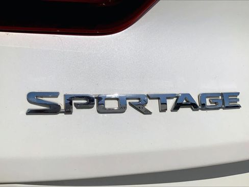 Used 2021 Kia Sportage LX AWD/4WD image 10