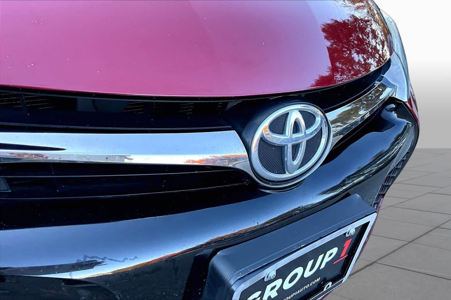 Used 2016 Toyota Camry SE FWD image 28