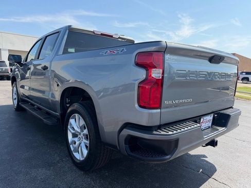 Used 2019 Chevrolet Silverado 1500 Custom w/ Custom Convenience Package AWD/4WD image 17