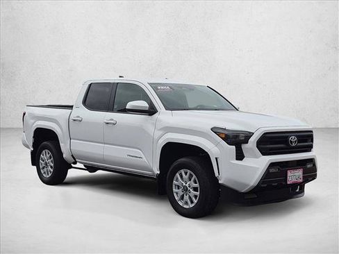 Used 2025 Toyota Tacoma SR5 AWD/4WD image 3