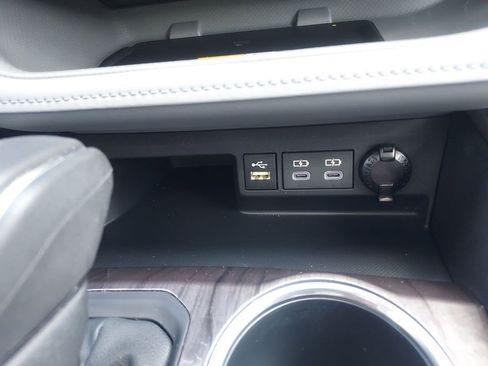 Used 2025 Toyota Highlander Platinum AWD/4WD image 21