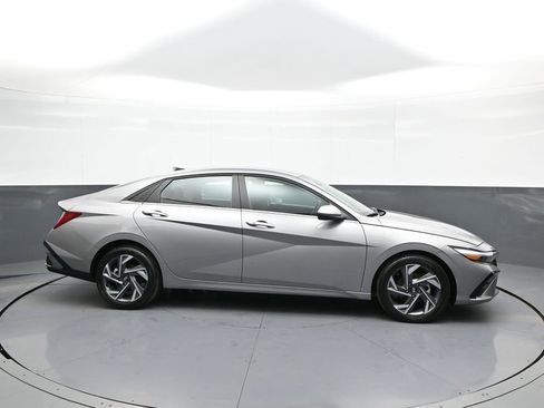 Certified 2025 Hyundai Elantra SEL image 5