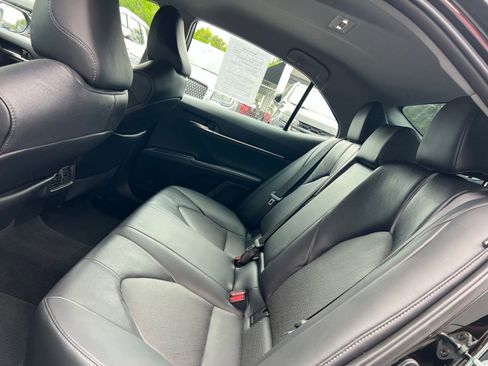 Used 2021 Toyota Camry XLE FWD image 39