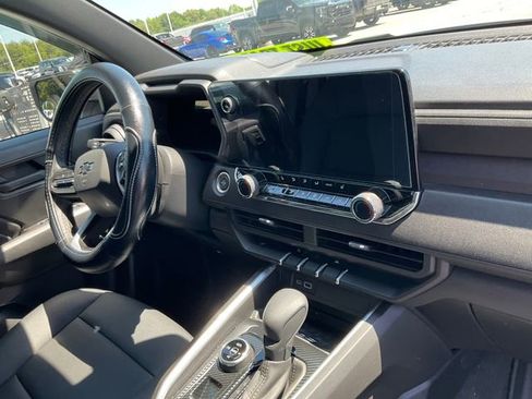 Used 2025 Chevrolet Colorado Trail Boss AWD/4WD image 12