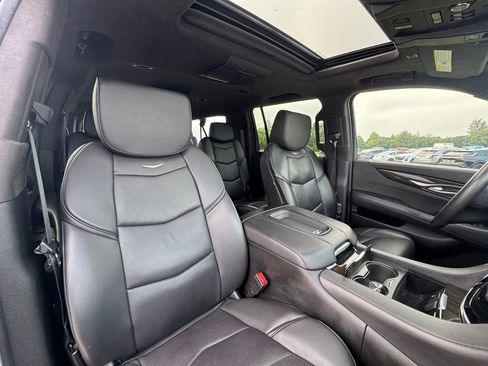 Used 2018 Cadillac Escalade ESV Platinum AWD/4WD image 29