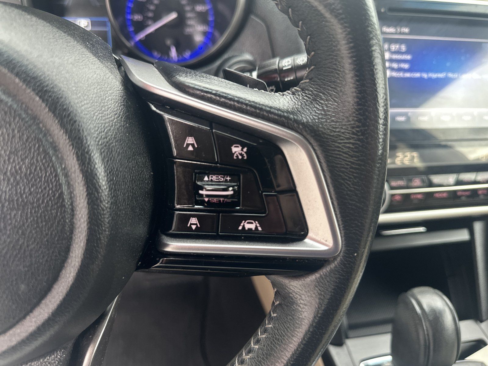Used 2018 Subaru Outback 2.5i Limited AWD/4WD image 12