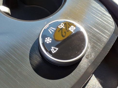 Used 2022 Nissan Rogue SV image 14