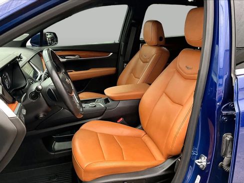 Used 2023 Cadillac XT5 Premium Luxury w/ Technology Package FWD image 8