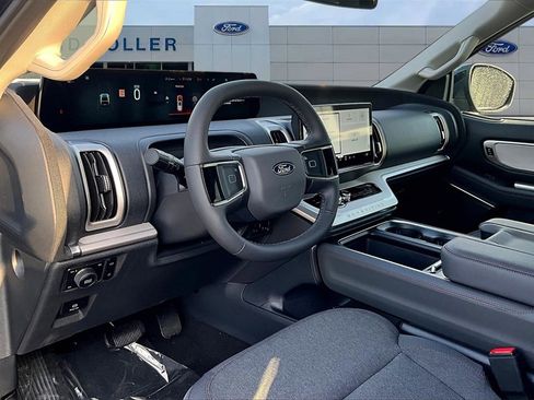 New 2025 Ford Expedition Active image 8