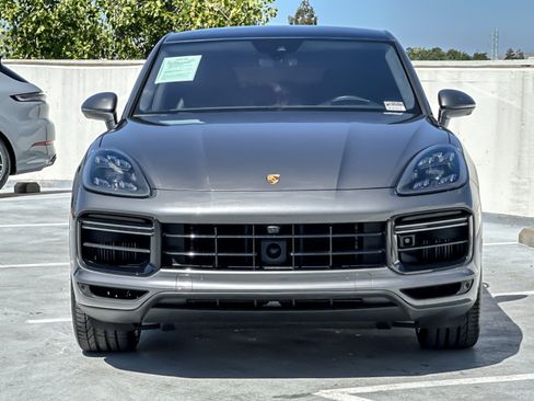 Used 2022 Porsche Cayenne Turbo w/ Assistance Package AWD/4WD image 11