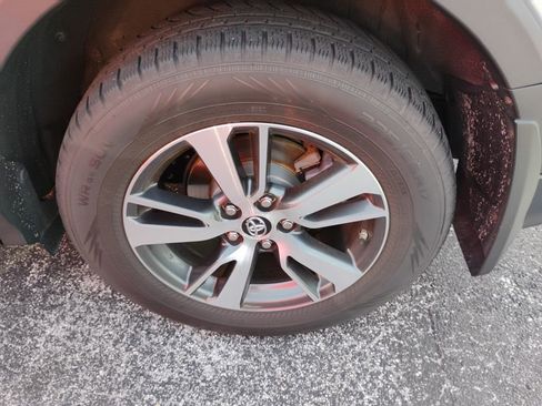 Used 2017 Toyota RAV4 XLE AWD/4WD image 10