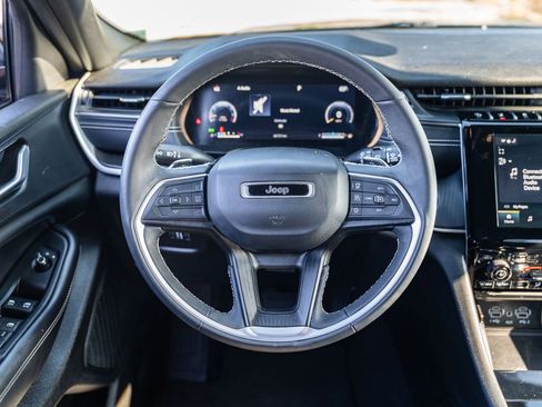 Used 2023 Jeep Grand Cherokee L Laredo image 25