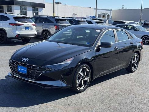 Used 2023 Hyundai Elantra Limited FWD image 4