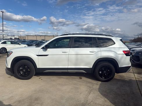 New 2026 Volkswagen Atlas Peak Edition AWD/4WD image 8