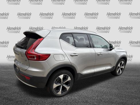 Used 2025 Volvo XC40 B5 Plus image 10