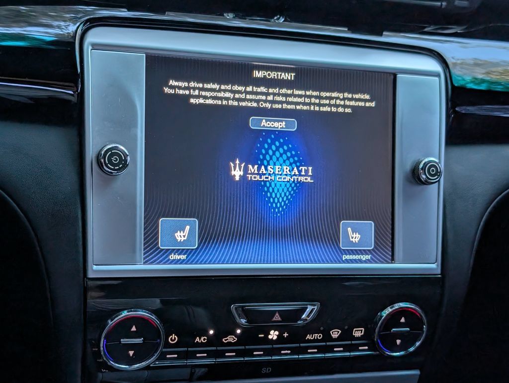 Used 2015 Maserati Quattroporte GTS RWD image 16
