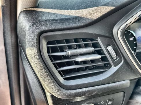 Used 2021 Ford Escape SE FWD image 5