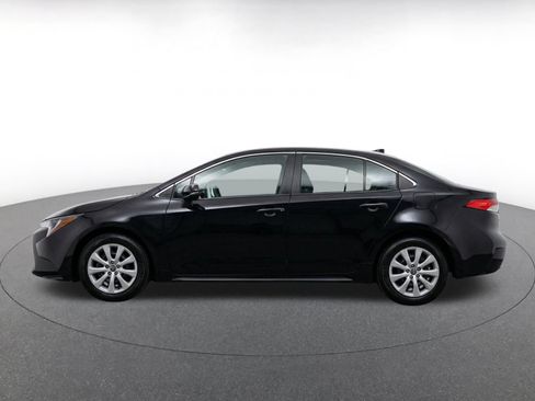 Used 2025 Toyota Corolla LE FWD image 4
