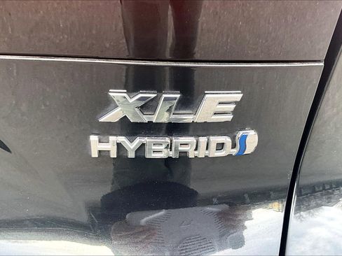 Used 2021 Toyota Venza XLE image 8