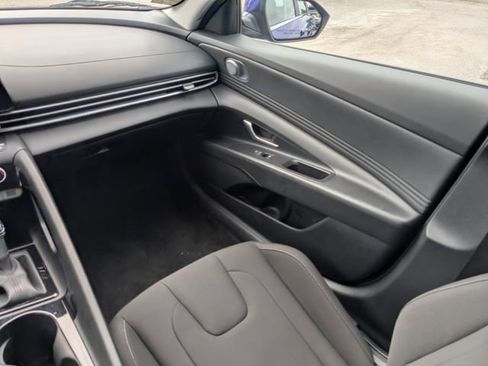 Used 2025 Hyundai Elantra SEL FWD image 17