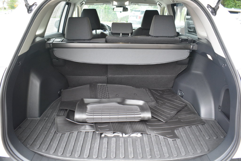 Used 2025 Toyota RAV4 LE AWD/4WD image 20