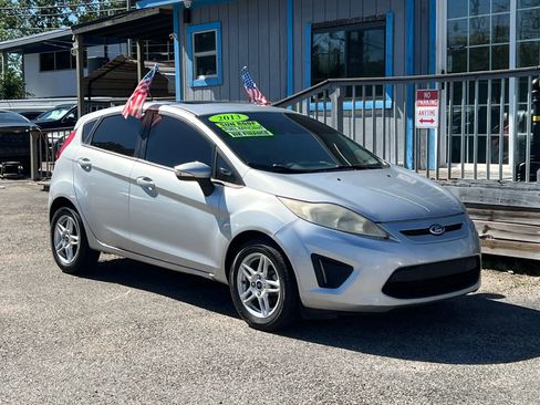 Used 2013 Ford Fiesta SE image 4