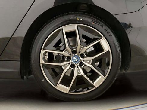 Used 2025 BMW i5 eDrive40i image 97