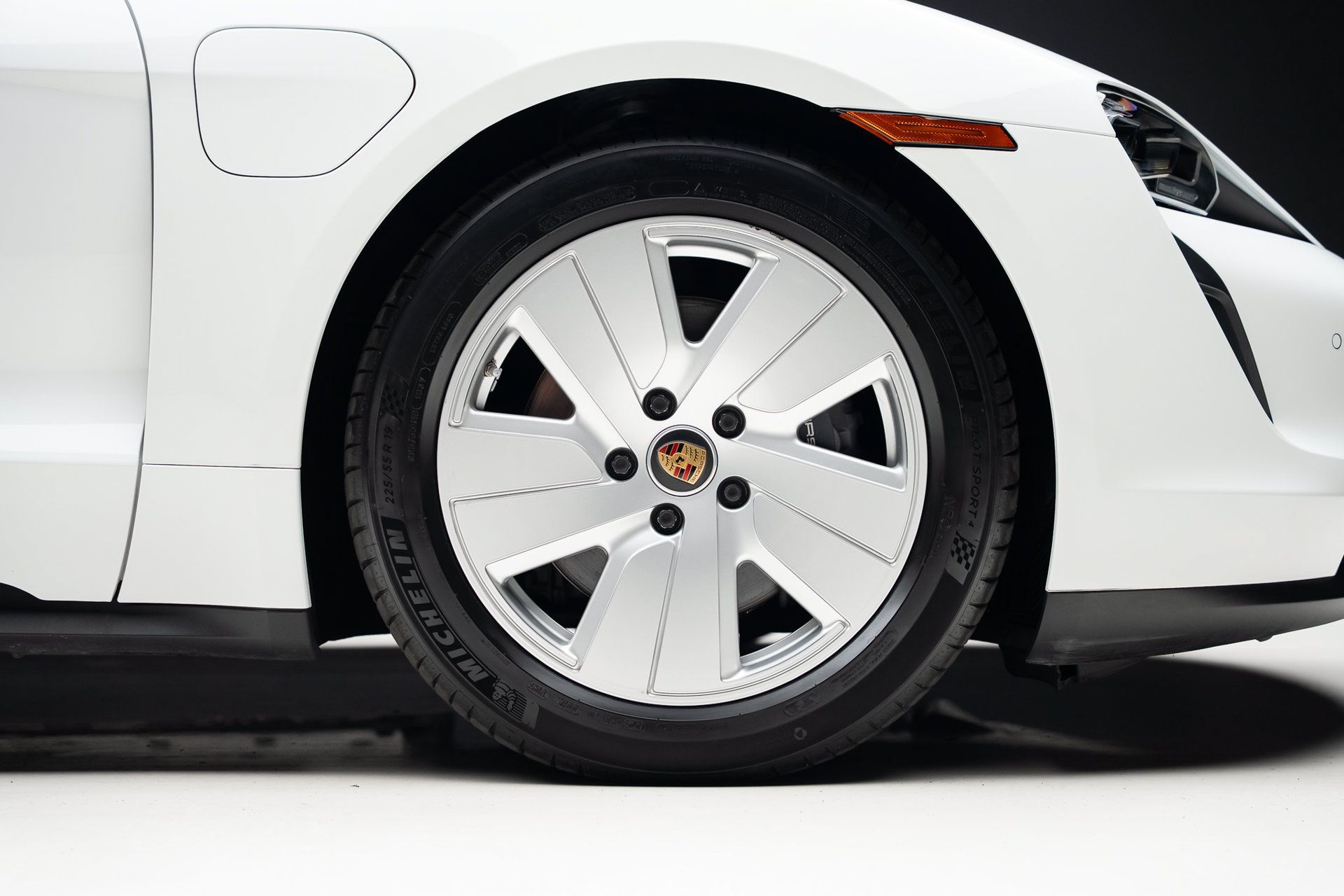 Used 2022 Porsche Taycan RWD image 36