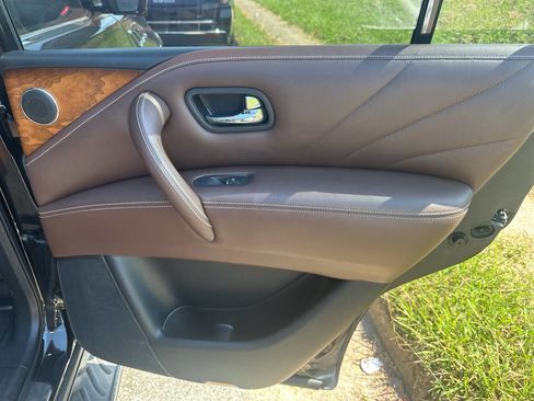 Used 2015 INFINITI QX80 Limited w/ All Season Package image 29