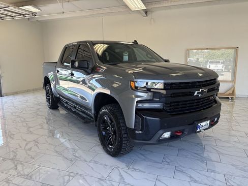 Used 2021 Chevrolet Silverado 1500 LT Trail Boss w/ Convenience Package II AWD/4WD image 2