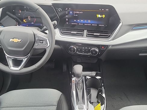 New 2025 Chevrolet Trax LT w/ LT Convenience Package image 13