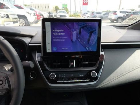 Used 2025 Toyota Corolla SE w/ SE Premium Package FWD image 18