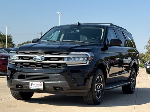 Used 2023 Ford Expedition XLT AWD/4WD image 3