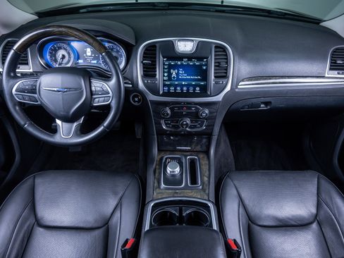 Used 2018 Chrysler 300 Limited image 14