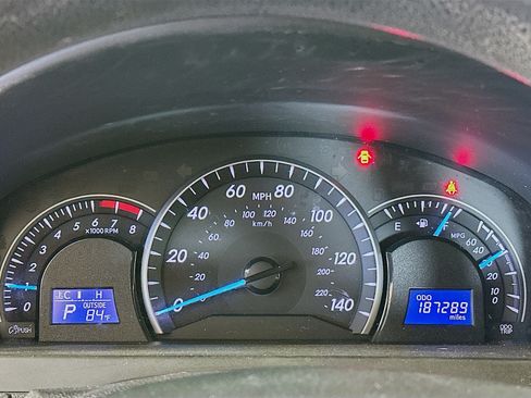Used 2012 Toyota Camry LE FWD image 18